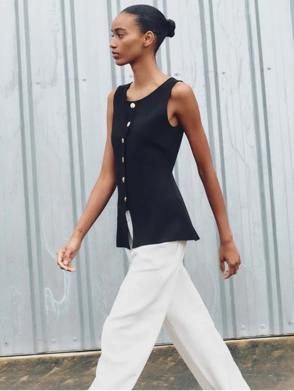 Zara Black Sleeveless Button-Front Knit Vest - Size Medium - Picture 6 of 12